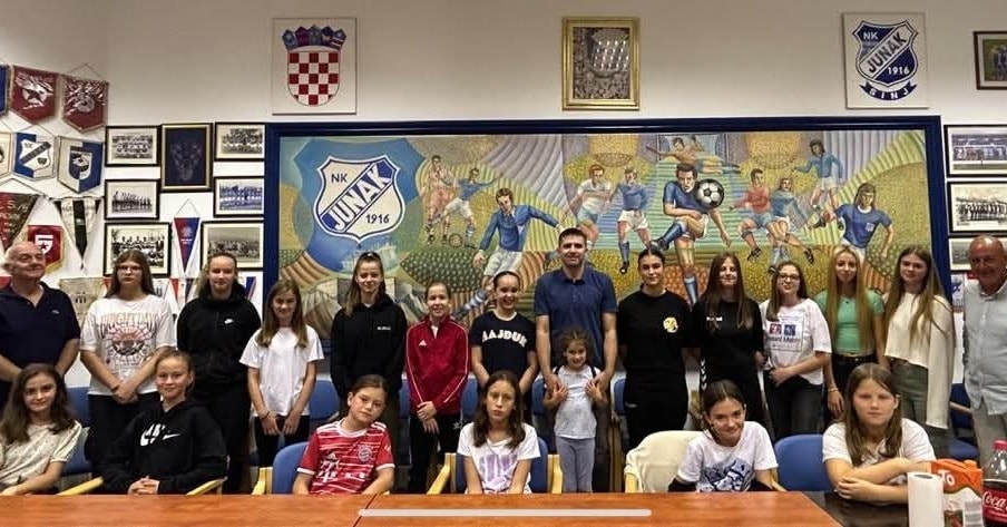 482086267_1190778663050008_2479848275969678981_n